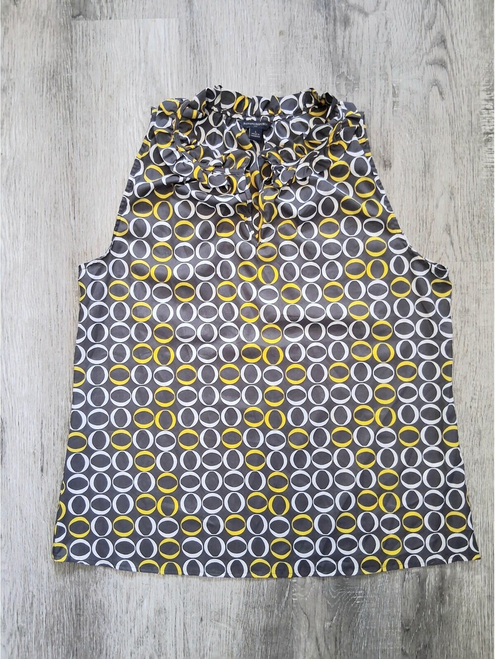 Banana Republic Woman's M, Sleeveless Gray/Yellow/White Ruffle Collar Blouse
